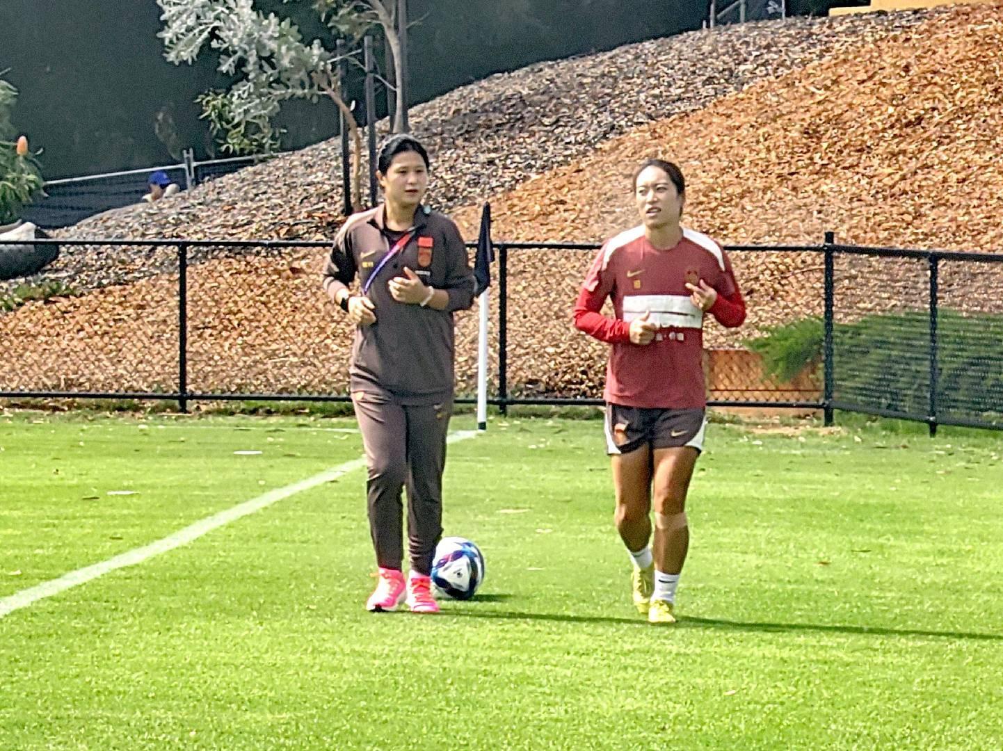 世界杯比赛观看入口-中国女足在珀斯首次训练，唐佳丽单独训练，陈巧珠缺席